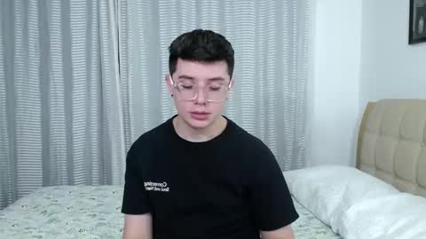 Snapshot of kevinhunts chatting on 09.30.25 Kevin online show from 09.30.25