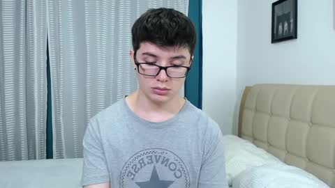 Snapshot of kevinhunts chatting on 10.09.25 Kevin online show from 10.09.25