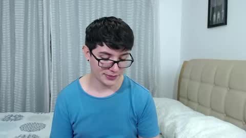 Snapshot of kevinhunts chatting on 10.16.25 Kevin online show from 10.16.25