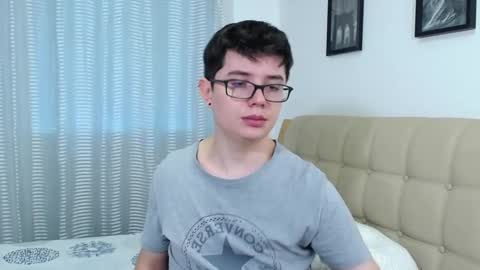 Snapshot of kevinhunts chatting on 10.17.25 Kevin online show from 10.17.25