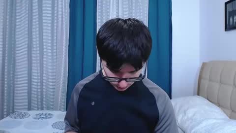 Snapshot of kevinhunts chatting on 10.22.25 Kevin online show from 10.22.25