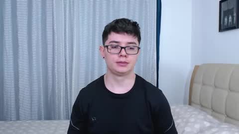 Snapshot of kevinhunts chatting on 11.05.25 Kevin online show from 11.05.25