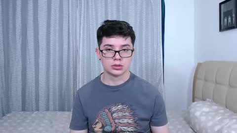 Snapshot of kevinhunts chatting on 11.07.25 Kevin online show from 11.07.25