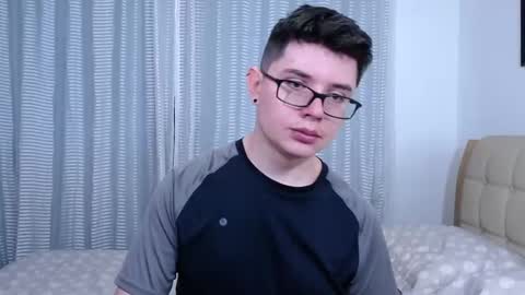 Snapshot of kevinhunts chatting on 11.24.25 Kevin online show from 11.24.25