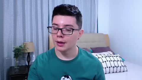 Snapshot of kevinhunts chatting on 04.03.26 Kevin online show from 04.03.26