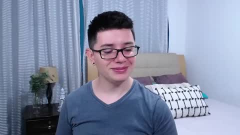 Snapshot of kevinhunts chatting on 04.04.26 Kevin online show from 04.04.26