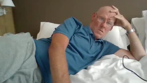 Snapshot of kevlooking4sez chatting on 10.17.25 kevlooking4sez online show from 10.17.25