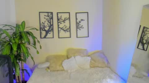 Snapshot of keyla_roberts_ chatting on 01.01.25 Adhara. Help me reach 100 likes online show from 01.01.25