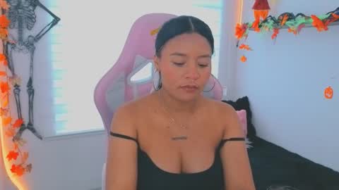 Snapshot of keyla_roberts_ chatting on 10.24.25 Adhara. Help me reach 100 likes online show from 10.24.25