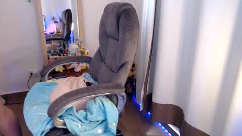 Snapshot of khal_girl chatting on 05.22.26 Liss online show from 05.22.26