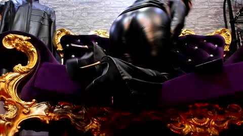 Snapshot of khaleesidomme chatting on 12.19.24 Khaleesi online show from 12.19.24