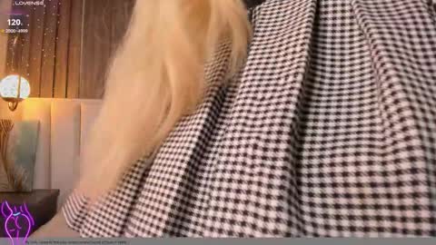 Snapshot of kharla_marin chatting on 10.01.25 Kharla Marin online show from 10.01.25