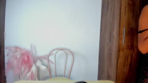 Snapshot of khate_smith chatting on 10.11.25 khate_smith online show from 10.11.25