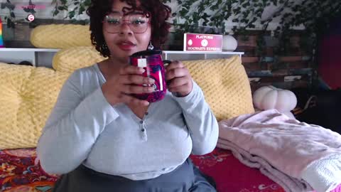 Snapshot of khayaparker chatting on 01.31.25 Khaya online show from 01.31.25