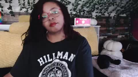 Snapshot of khayaparker chatting on 02.11.25 Khaya online show from 02.11.25