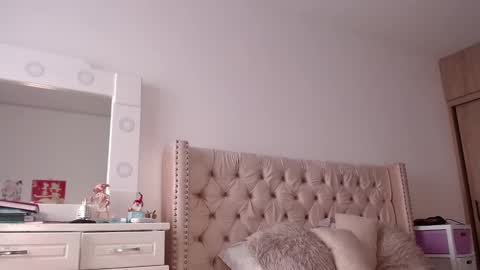 khloe33 online show from 02.22.25