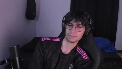 Snapshot of khozler_ chatting on 09.22.25 khozler_ online show from 09.22.25