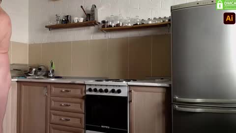 Hey Im Ivan everyday online 9am to 6pm 6 GMT Help me Reach K FollowerslPut your finger up  online show from 03.05.25