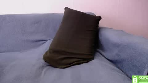 Hey Im Ivan everyday online 9am to 6pm 6 GMT Help me Reach K FollowerslPut your finger up  online show from 03.21.26