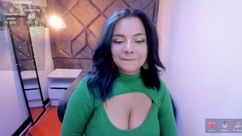 kiara Cruz online show from 10.29.25