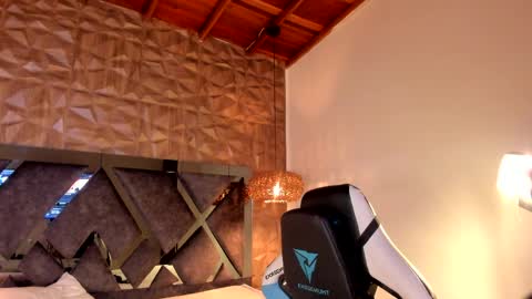 kiara_velvet__ online show from 04.06.26