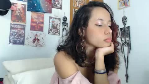 Snapshot of kiaralenon chatting on 11.30.25 kiaralenon online show from 11.30.25