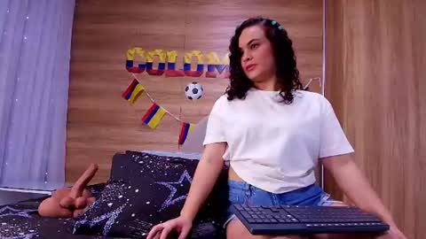 kiaralopez_ online show from 07.08.26