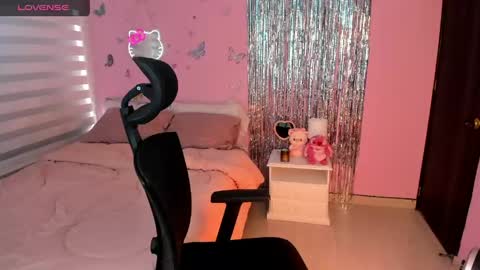 Snapshot of kiarielle chatting on 04.14.26 Kiarielle online show from 04.14.26