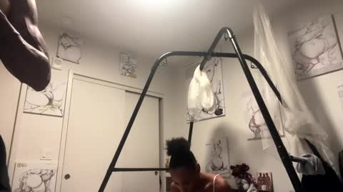 HunneysPlayRoom online show from 12.23.24