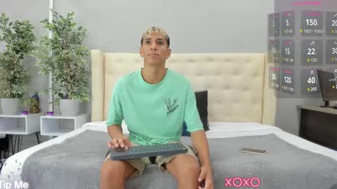 Snapshot of kieran_derek chatting on 02.25.25 Kieran Derek online show from 02.25.25