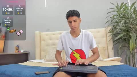 Snapshot of kieran_derek chatting on 09.23.25 Kieran Derek online show from 09.23.25