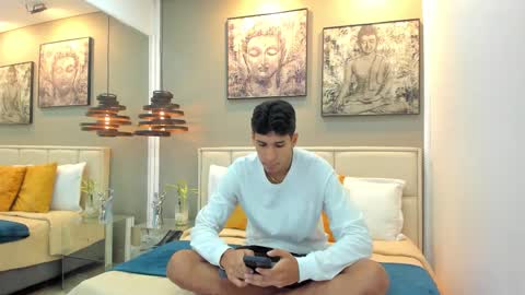 Snapshot of kieran_derek chatting on 10.29.25 Kieran Derek online show from 10.29.25