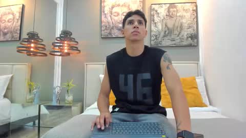 Snapshot of kieran_derek chatting on 11.25.25 Kieran Derek online show from 11.25.25