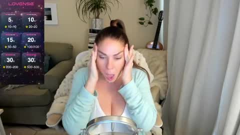 Snapshot of kierareines chatting on 05.24.26 Kiera Reines online show from 05.24.26