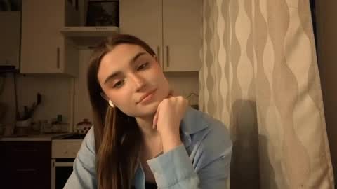 Ola my name is Lissa  Lets hit 10 Thumbs Up together   online show from 04.05.26