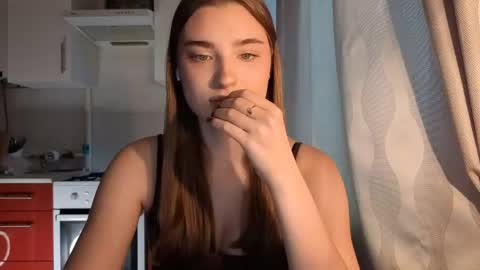 Ola my name is Lissa  Lets hit 10 Thumbs Up together   online show from 05.29.26