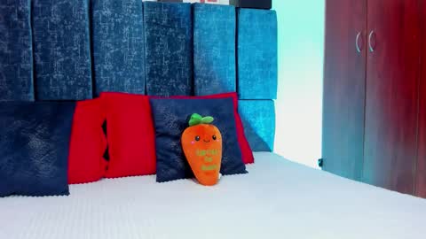 Snapshot of kiimowens chatting on 11.19.25 kiimowens online show from 11.19.25