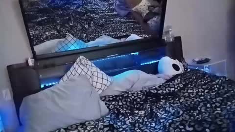 kikilovespartylights online show from 02.26.25