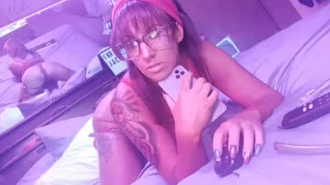 kikilovespartylights online show from 09.14.25