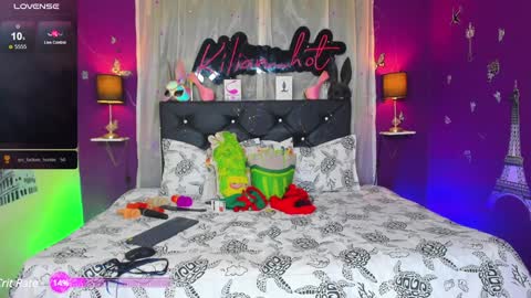 Snapshot of kilian_hot chatting on 12.20.24 Kilian online show from 12.20.24