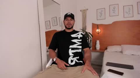 Kilua Muscle guy online show from 09.13.25