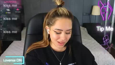 Kim online show from 10.22.25