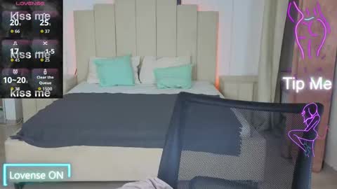 Kim online show from 12.21.25