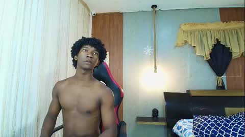 Snapshot of kim_curly_ chatting on 02.14.26 KIM online show from 02.14.26