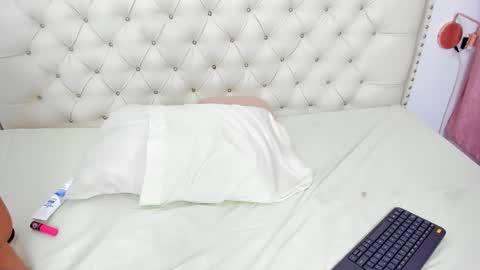 kim_eli online show from 12.22.24