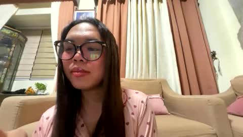 Snapshot of kim_kyile chatting on 04.17.26 KYLIE online show from 04.17.26