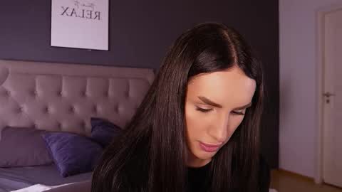 Snapshot of kim_oberlin chatting on 12.04.25 Kim Oberlin online show from 12.04.25