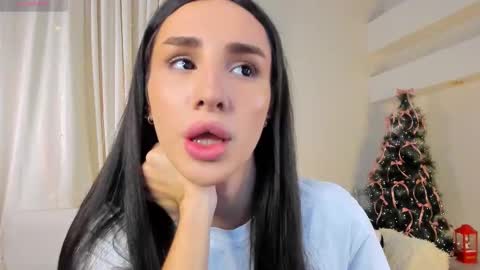 Snapshot of kim_oberlin chatting on 12.19.25 Kim Oberlin online show from 12.19.25