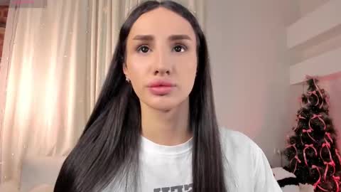 Snapshot of kim_oberlin chatting on 12.20.25 Kim Oberlin online show from 12.20.25