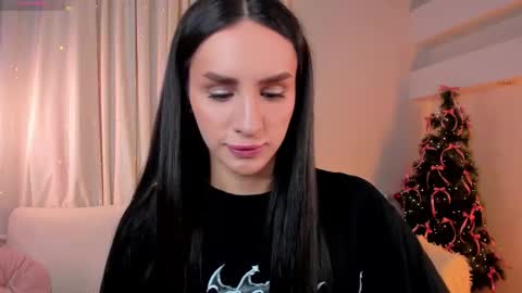 Snapshot of kim_oberlin chatting on 12.22.25 Kim Oberlin online show from 12.22.25